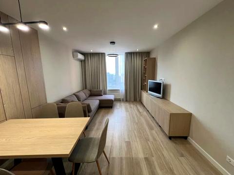 квартира за адресою Дніпровська набережна вул., 18