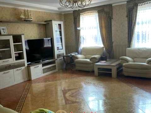 будинок за адресою лінія 48-та вул., 6