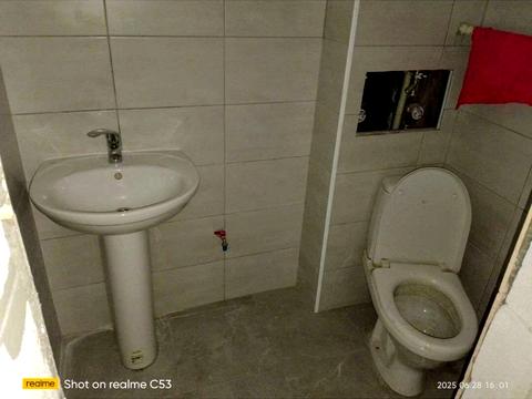 комерційна за адресою Верховної Ради бульв., 26