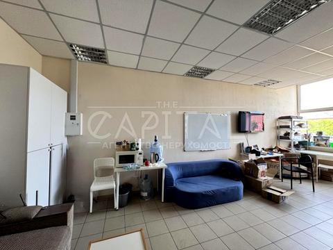 комерційна за адресою Раїси Окіпної вул., 4-Б