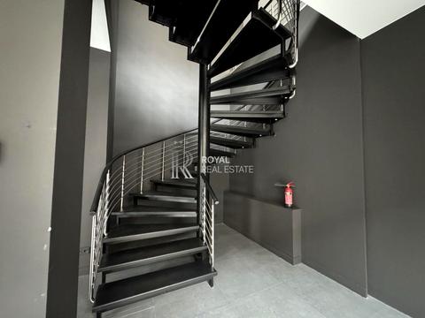 комерційна за адресою Володимирська вул., 38