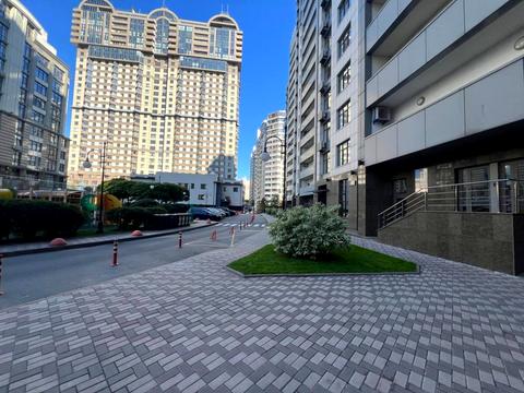 комерційна за адресою Андрія Верхогляда вул. (Михайла Драгомирова), 16