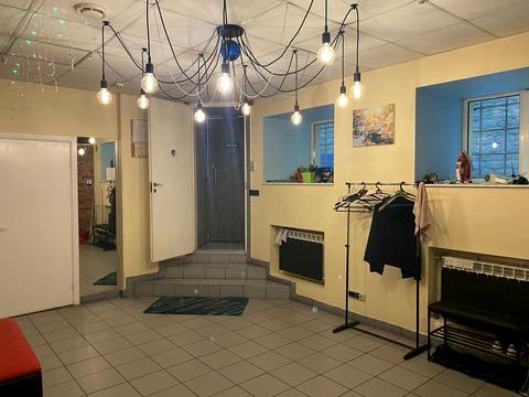 комерційна за адресою Малопідвальна вул., 4
