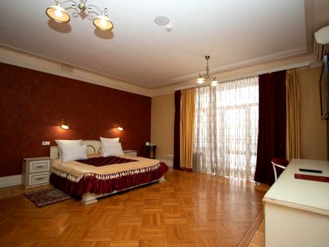 комерційна за адресою Чорновола вул., 80