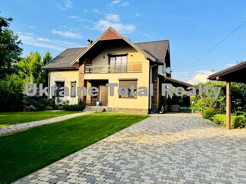 будинок за адресою с. Підгірці, Зоряна, 1