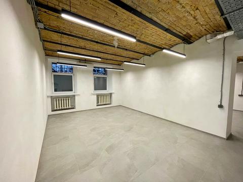 комерційна за адресою Володимирська вул., 6