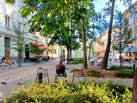 комерційна за адресою Староєврейська вул., 48