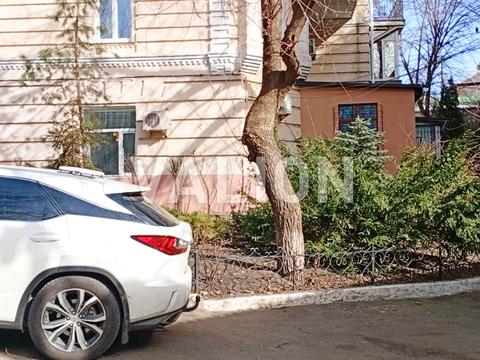 комерційна за адресою Трьохсвятительська вул., 13