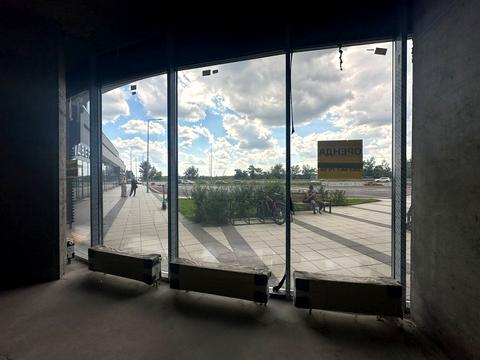 комерційна за адресою Дніпровська набережна вул., 15 