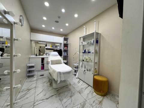 комерційна за адресою Андрія Верхогляда вул. (Михайла Драгомирова), 14-А