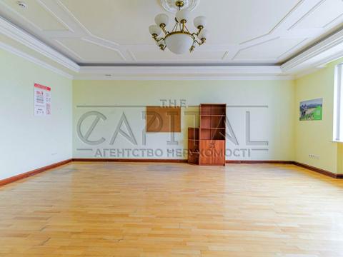 комерційна за адресою Липська вул., 10