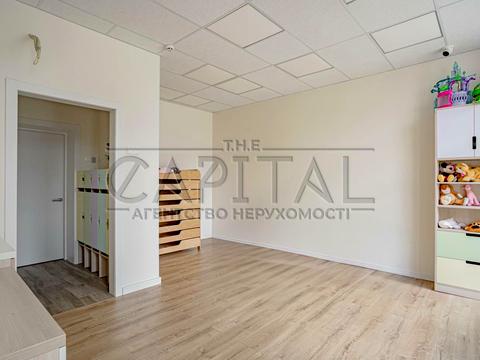 комерційна за адресою Метрологічна вул., 56