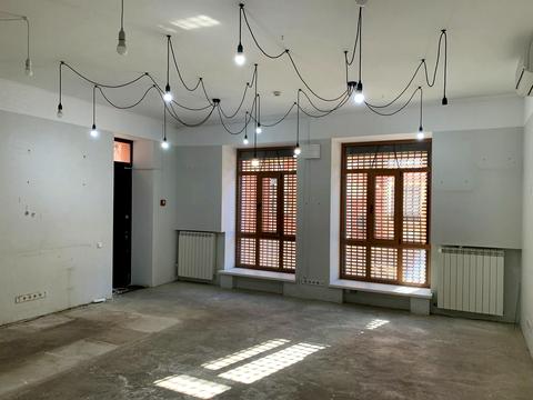 комерційна за адресою Воздвиженська вул., 20