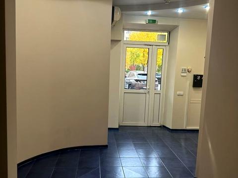 комерційна за адресою Володимира Івасюка просп. (Героїв Сталінграду), 6