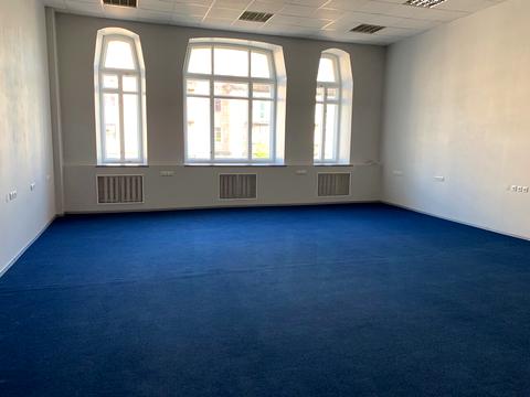 комерційна за адресою Володимирська вул., 10