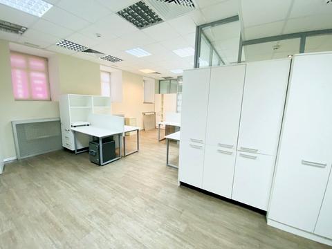 комерційна за адресою Володимирська вул., 23-А