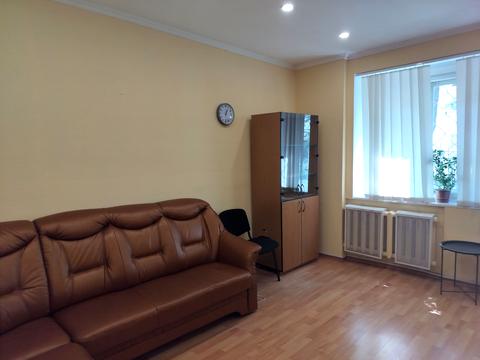 комерційна за адресою Шовковична вул., 7