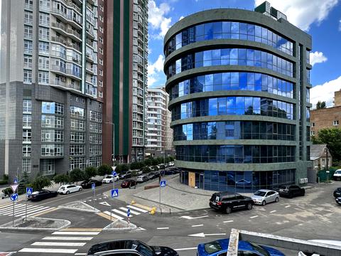 комерційна за адресою Академіка Філатова вул., 5