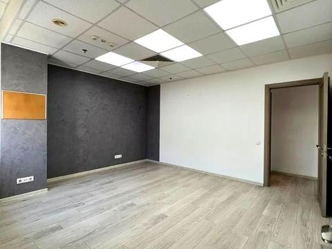 комерційна за адресою Володимирська вул., 40