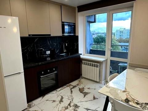 квартира за адресою Менахем-Мендл Шнеєрсона вул. (Мініна), 1