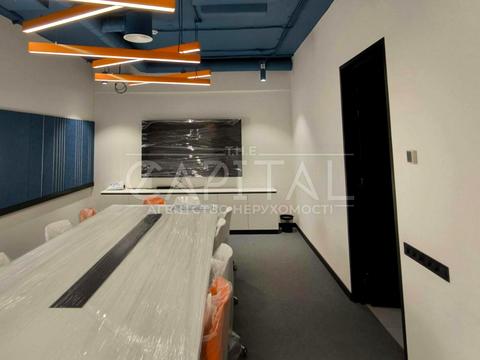 комерційна за адресою Євгена Коновальця вул. (Щорса), 36