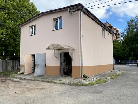 комерційна за адресою Довженка вул., 1