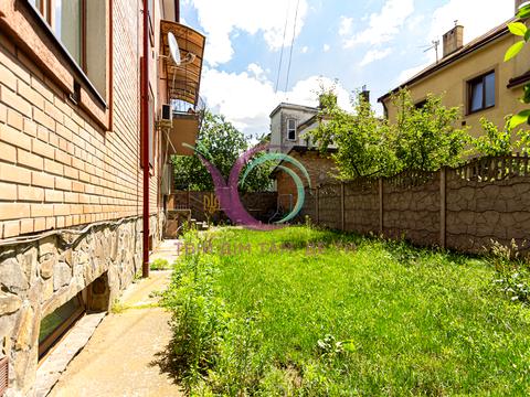 будинок за адресою Братів Дужих вул. (Володимира Комарова), 35а