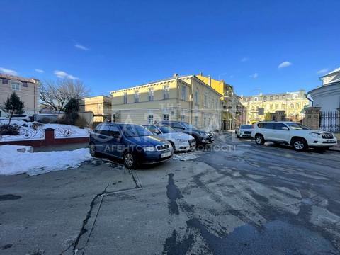 комерційна за адресою Хорива вул., 3-А