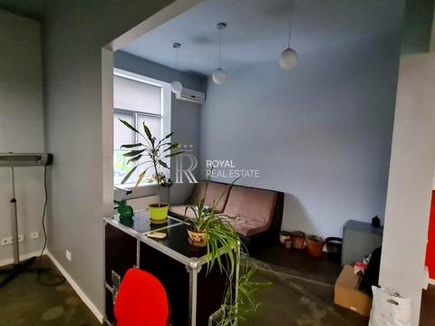 комерційна за адресою Лаврська вул. (Січневого Повстання), 16