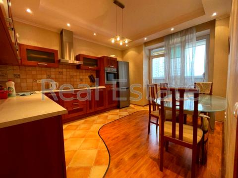 квартира за адресою Миколи Бажана просп., 12