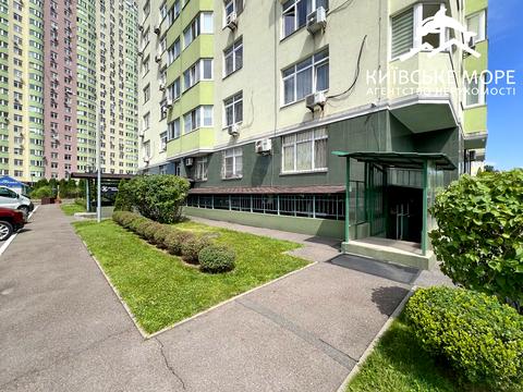 комерційна за адресою Воскресенська вул., 14-Д