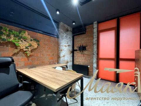 комерційна за адресою Джона Маккейна вул. (Івана Кудрі), 1