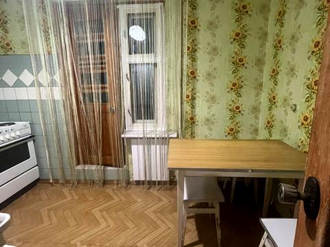 квартира за адресою Ревуцького вул., 18