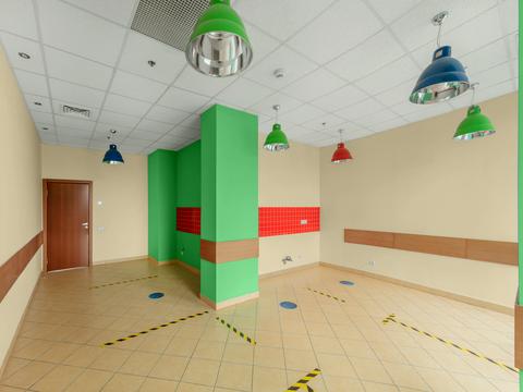 комерційна за адресою Миколи Амосова вул., 12