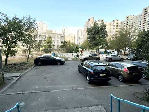 квартира за адресою Срібнокільська вул., 8-А