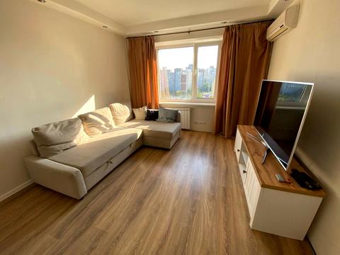 квартира за адресою Академіка Глушкова просп., 12