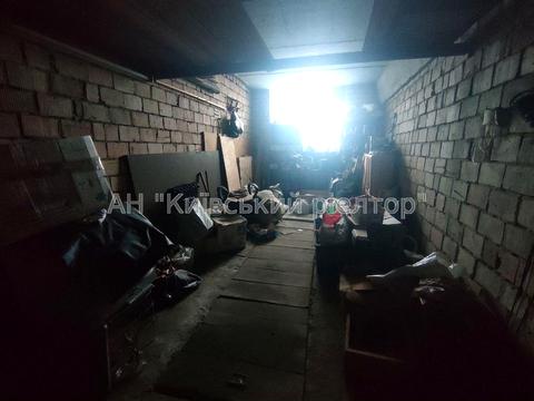 паркомісце за адресою Василя Касіяна вул., 1