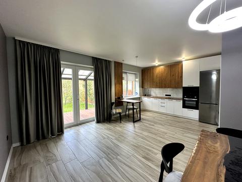 будинок за адресою Юності