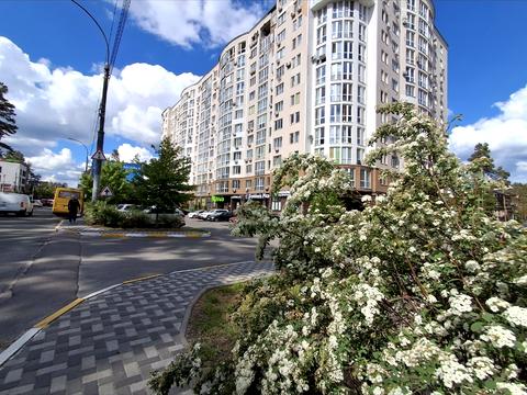 комерційна за адресою Університетська вул., 2-З