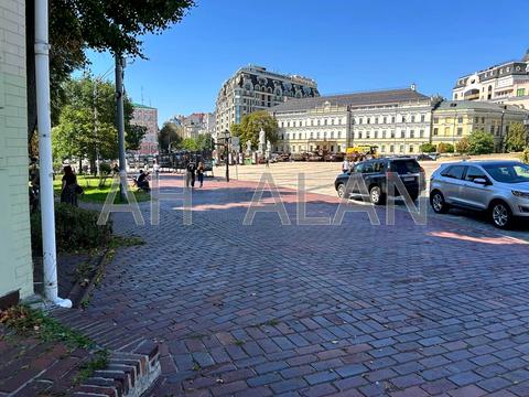 коммерческая по адресу Трёхсвятительская ул., 13