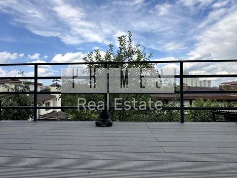 будинок за адресою Листопадна вул.