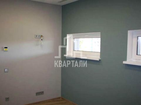 комерційна за адресою Юрія Іллєнка вул. (Мельникова), 18-Б