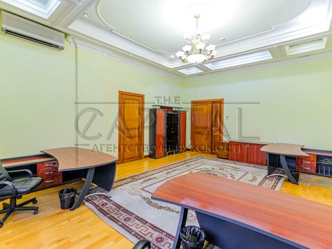 комерційна за адресою Липська вул., 10