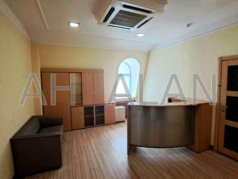 комерційна за адресою Саксаганського вул., 67-Б