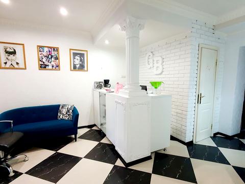 комерційна за адресою Українська вул., 48