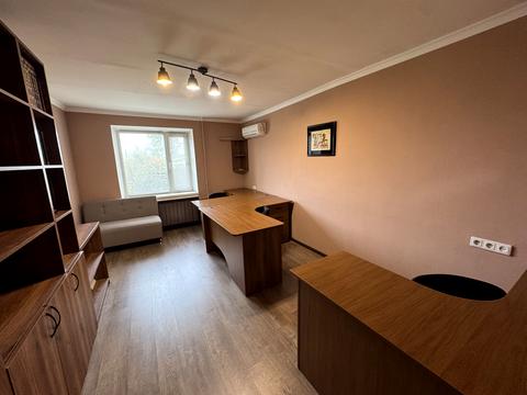 комерційна за адресою Тополева вул., 4-8