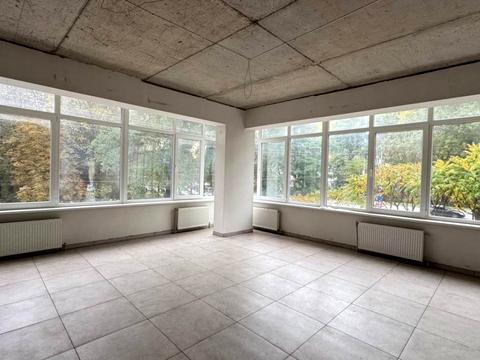 комерційна за адресою Миру, 1