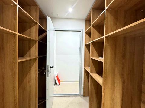 комерційна за адресою Велика Васильківська вул. (Червоноармійська), 1-3/2а