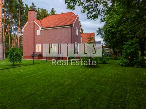 будинок за адресою смт. Козин, Дачна вул.