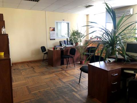комерційна за адресою Миколи Краснова вул., 10